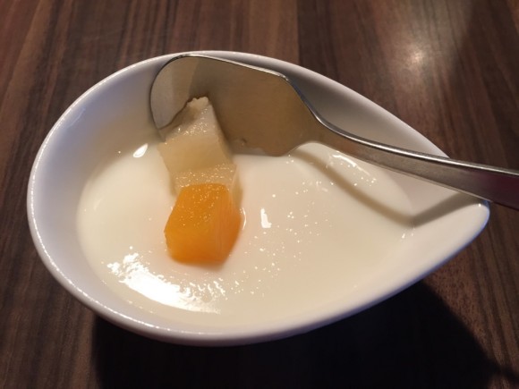 蒲田「牛吟（ぎゅうぎん）」のカレーランチは、杏仁豆腐のデザート付きです