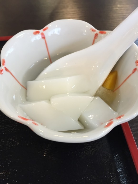 「台湾菜館 弘城 蒲田店」のランチには杏仁豆腐が付きます
