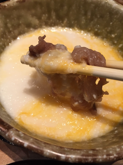 蒲田駅ビルグランデュオにある和食屋さん「むぎとろ茶屋」の「牛すき煮セット」のお肉です