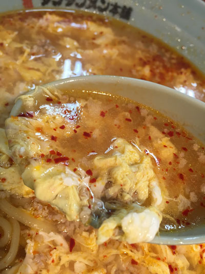 「元祖ニュータンタンメン本舗 蒲田店」の人気定番の「タンタンメン」のスープです
