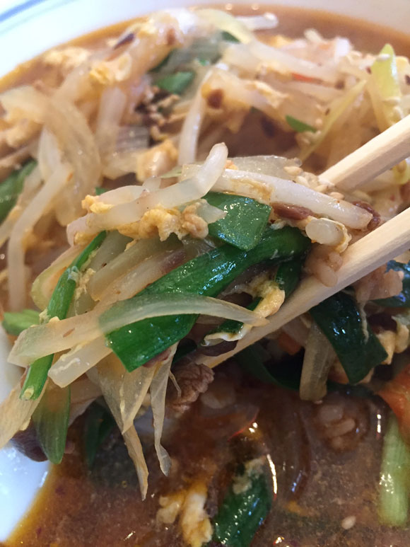 大鳥居ラーメンランチ「中華料理 北京亭」の人気No.1 「カルビー麺」のたっぷり野菜です